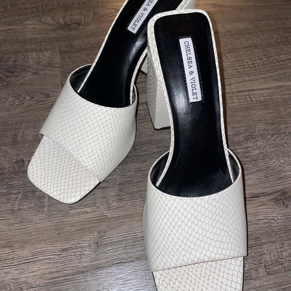 Snake Embossed Leather Block Heel Mules - Picture 2 of 2